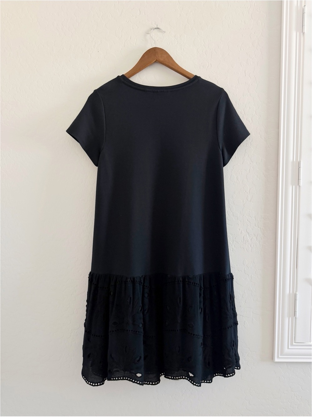 ANTHROPOLOGIE Maeve Black Flounced Eyelet Mini Shift Dress Size S - Picture 7 of 11